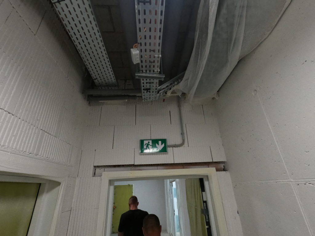 Elektroinštalácia núdzové osvetlenie v bytovom dome