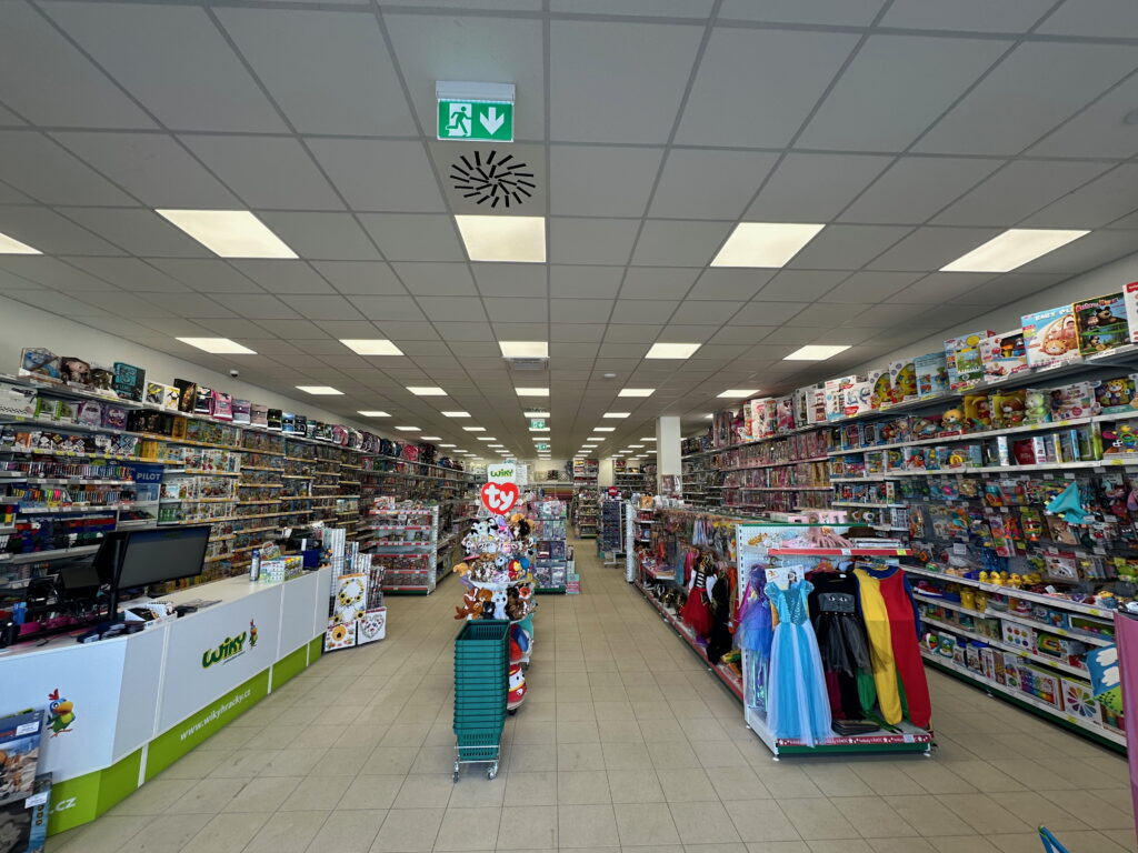Obchodná galéria Holešov — realizácia AJ services