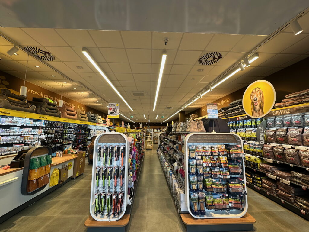 Obchodná galéria Holešov — realizácia AJ services