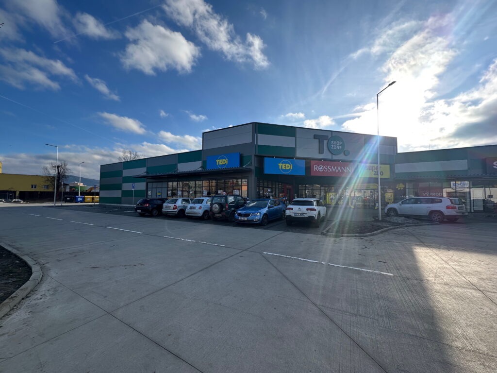 Obchodná galéria Holešov — realizácia AJ services