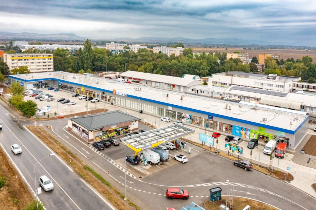 OC Klokan Piešťany — realizácia AJ services