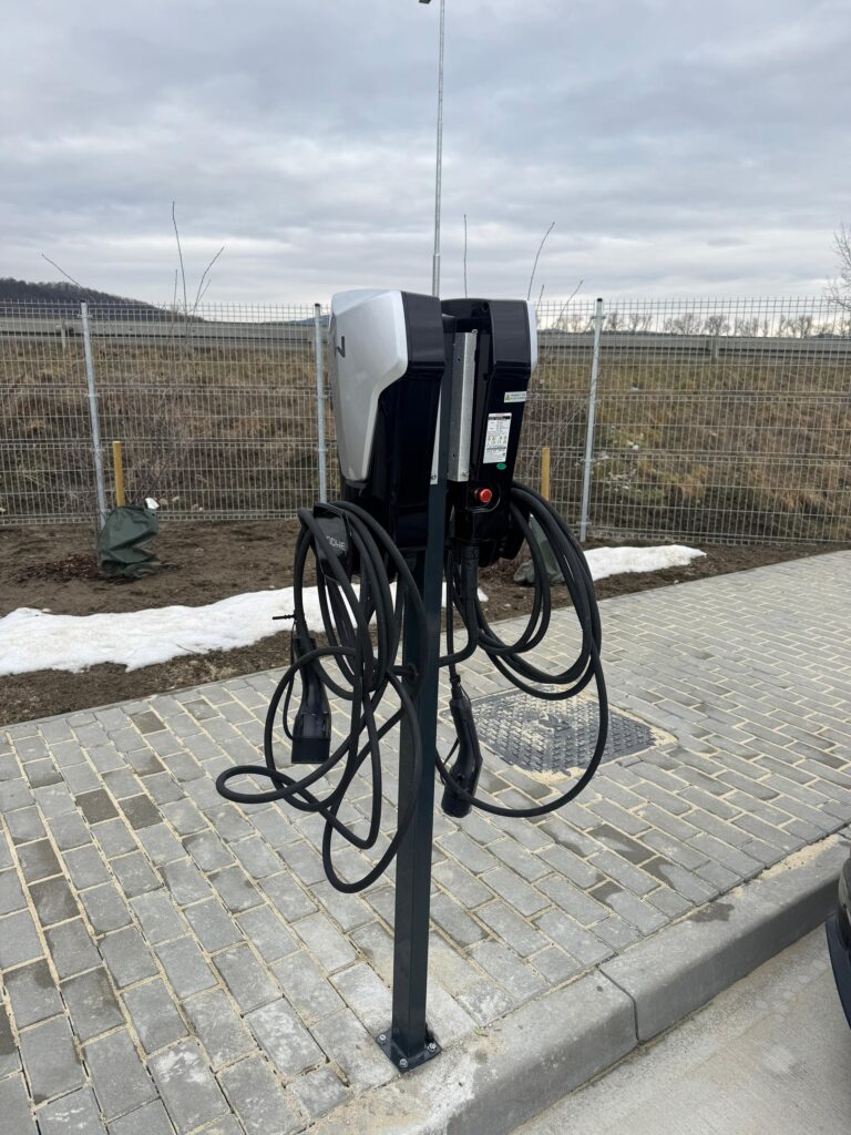 Wallbox na nabíjanie elektromobilu z fotovoltiky — AJ services