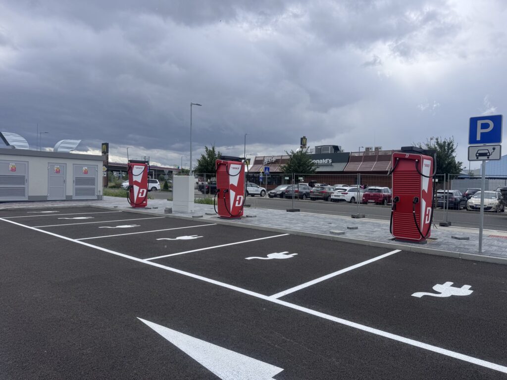 Nabíjací hub ZSE Drive pri ZAZA Park – Poprad