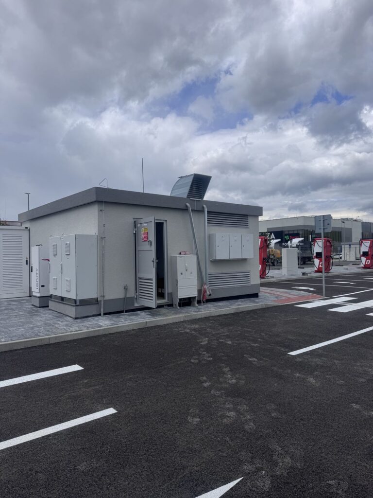 Trafostanica TS2 a nabíjací hub ZSE Drive – ZAZA Park Poprad